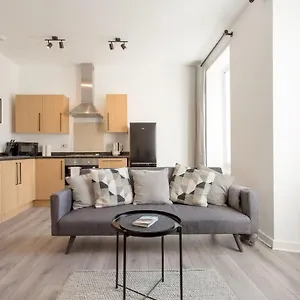 Modern & Bright 1 Bed For 4 Close To Centre! Edinburgh