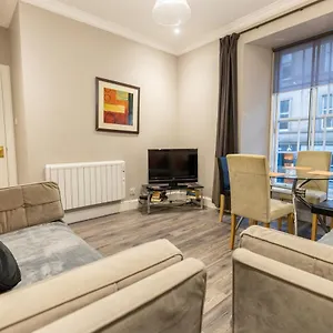 Two Bedroom Within Walking Distance To Centre Edinburgh